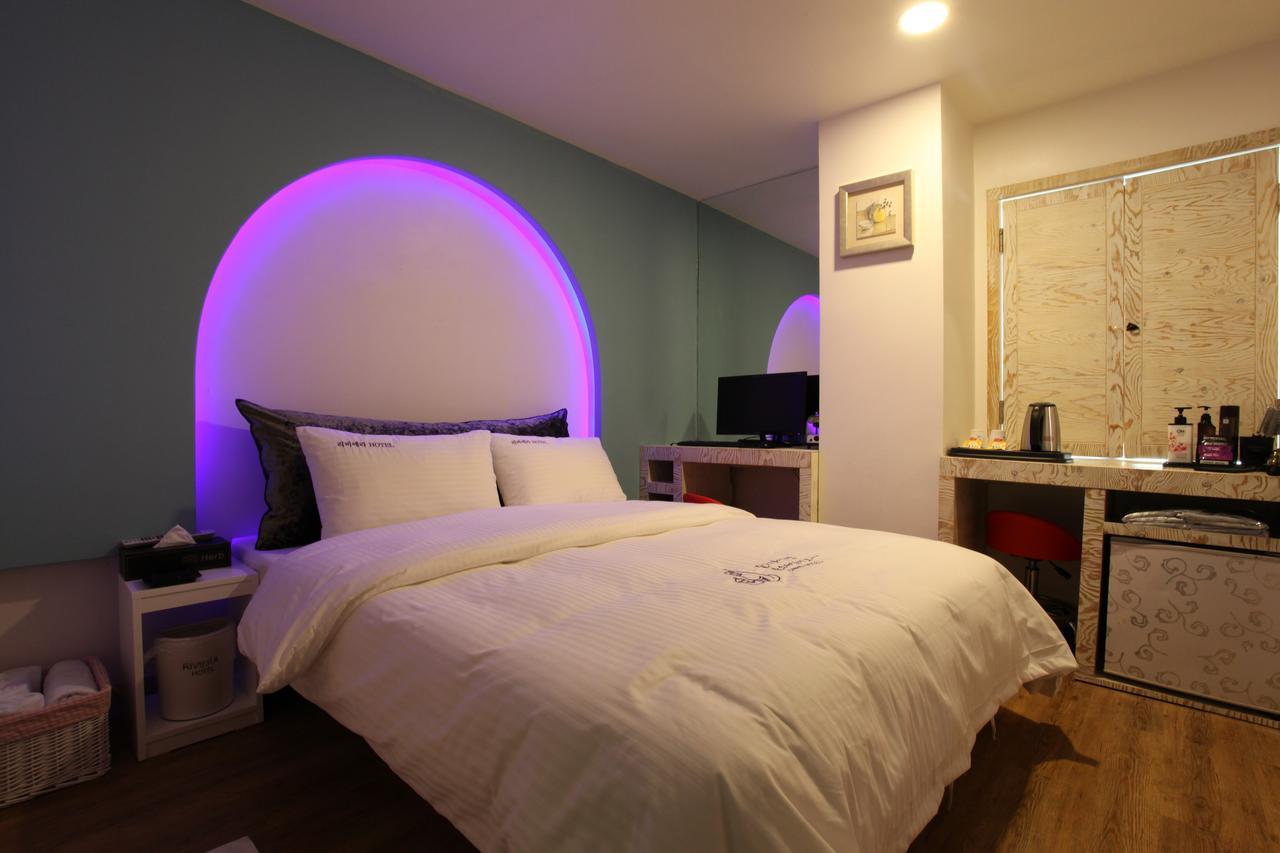 جويانج Riviera Motel المظهر الخارجي الصورة